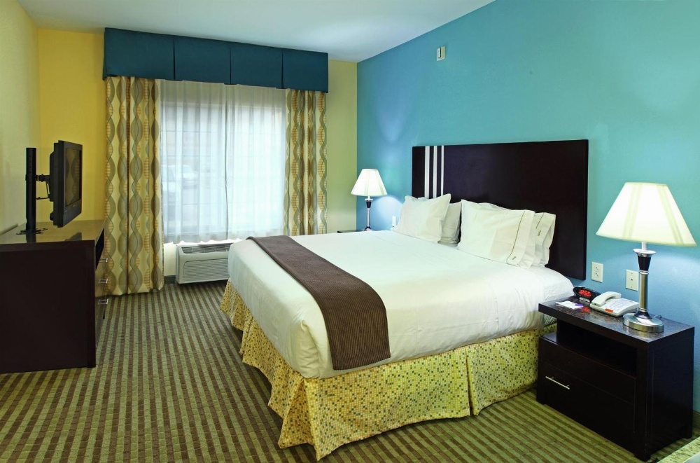 Holiday Inn Express Hotel & Suites Carthage Main image