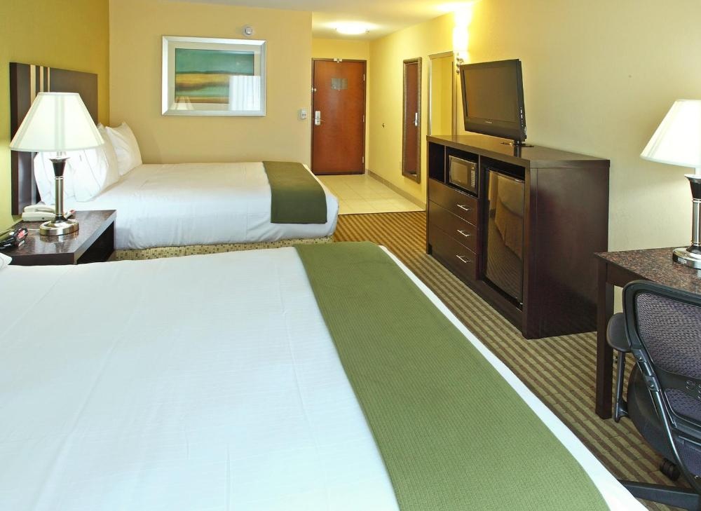 Holiday Inn Express Hotel & Suites Carthage