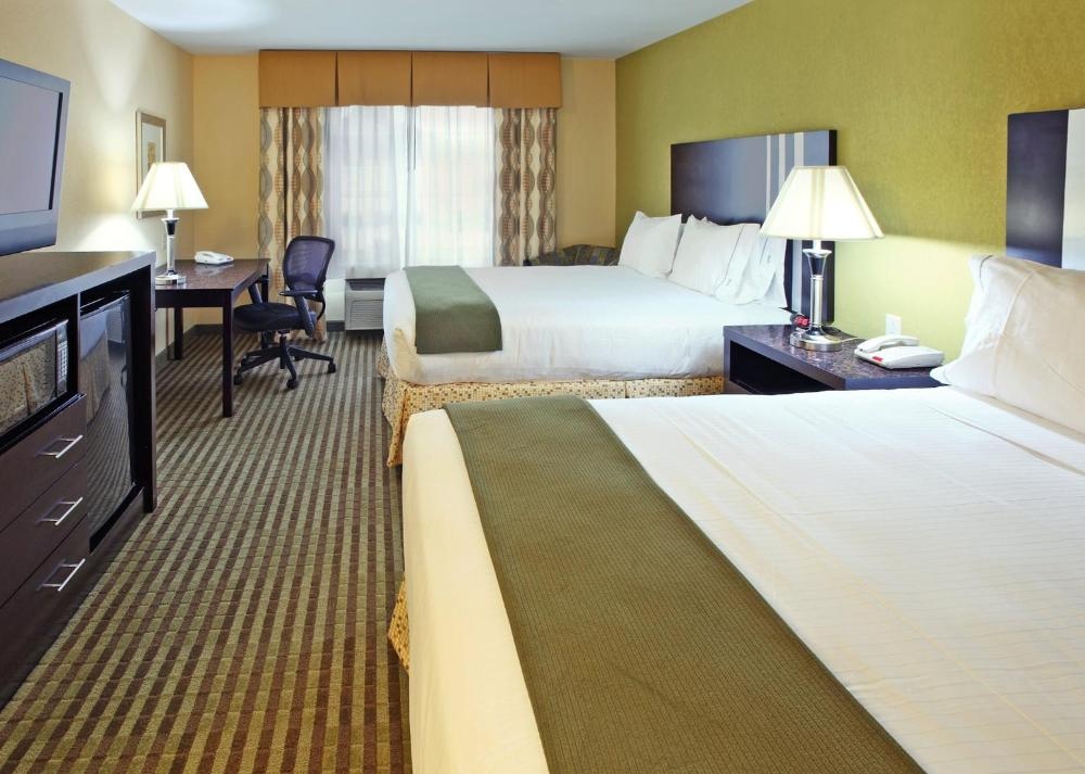 Holiday Inn Express Hotel & Suites Carthage